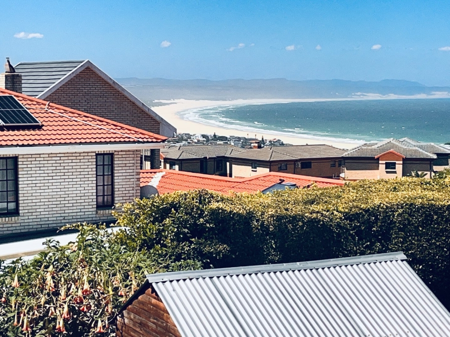 4 Bedroom Property for Sale in Wavecrest Eastern Cape